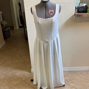 Elegant White Sleeveless Dress